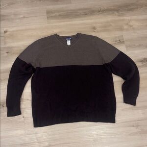Men's XXL Two-Tone Patagonia Vneck Lambwool Sweater